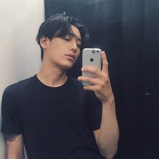 SHONMXRI's profile picture. not your ideal type of smh.