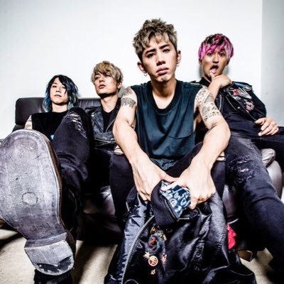 uaxVgr3A7SRcd1D's profile picture. 竜南から秀岳館行きました〜ONE OK ROCK、SiMなどなどが前から好きですこの頃Fear, and Loathing in Las Vegasにはまってますそれにもいろい聞いてます 竜南の人のフォロー待ってます