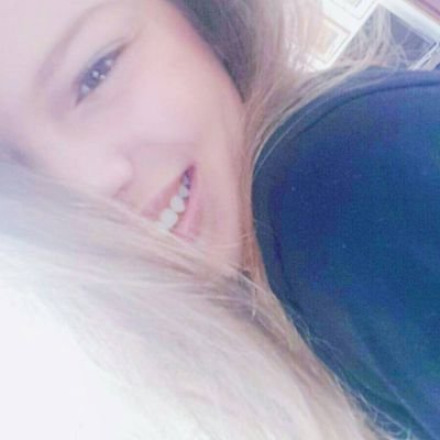 Voglio essere il motivo per il quale guardi il cellulare e sorridi e poi vai a sbattere contro un palo. #MadFamily