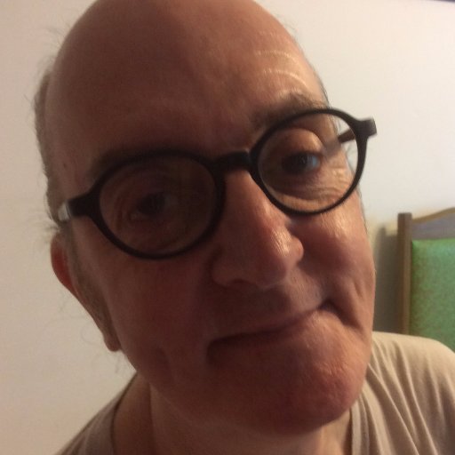 Écrivain. Retraité avec la sclérose en plaques.
Père et grand-père