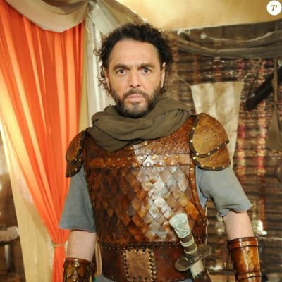 Líder da tribo Benjamin, marido de @LailaHebreia, pai de @LivanaBenjamin, sogro de @BenjamitaRune. Sou um guerreiro honesto e correto que ama a família.
