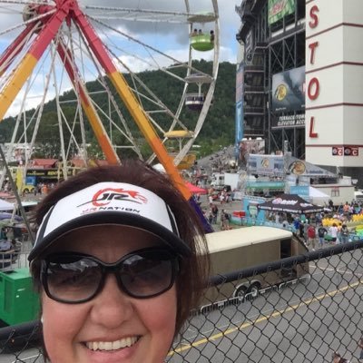 Mum to Braden, NASCAR fan, relocated Aussie in Utah