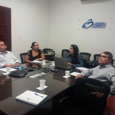 Dejamos huellas en tu Organización. Acompañamos a empresarios con visión de futuro y un ADN de Exito. Si no tienes éste ADN te lo transferimos.