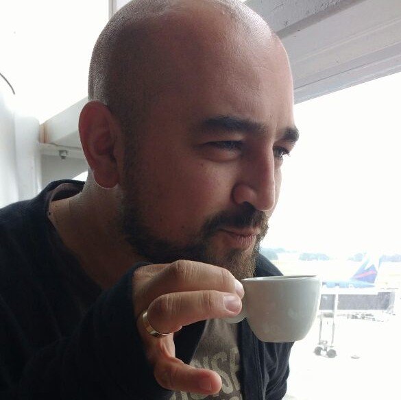 heinzjany's profile picture. Diseñador e Ilustrador por vocación y convicción en busca de una mejor receta que el arroz con huevo.