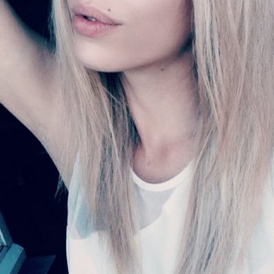 PaquesAuRabanne's profile picture. Du bout des lèvres ou à pleines dents, chaque sourire est unique, Il est le témoin d'une émotion intérieure. Un rayon de soleil au milieu d'un visage ----✂----