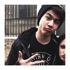 peachyxhood's profile picture. here come dat boi calum thomas hood o shit waddup