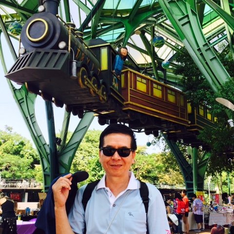 My motto in life: to live my life to the fullest. 不信東風喚不回。an idealist.