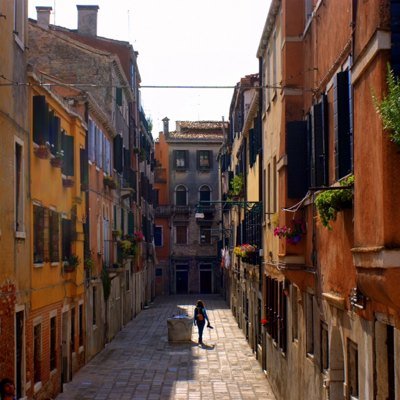 DaisyWeinhofer's profile picture. global citizen, reader, believer in fairytales &  perpetual smartass
I review stuff