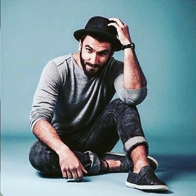 mbvxvntbtbn's profile picture. ‏‏ثُم يعصف بك الشعُور، فتصمُت✨.