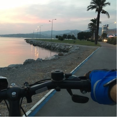 ahmetozmen35's profile picture. 