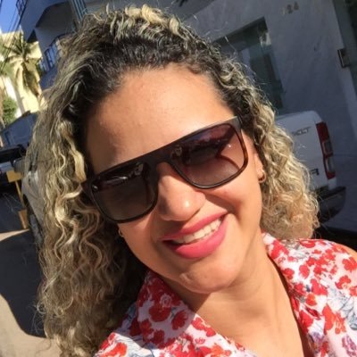 ainda bem que nao tenho a ousadia de me definir...seria, com certeza, uma mentira