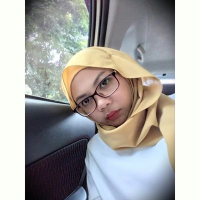 AmaliaZhahrinas's profile picture. you were born to be real, not to be perfect