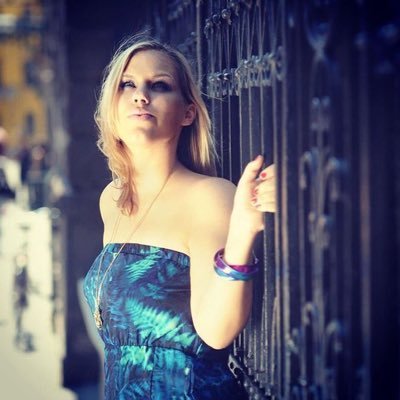 Carrieliciouss's profile picture. Charms teacher at Hogwarts School of Witchcraft and Wizardry ⭐️ 
AC⚡ DC 
#edm 
#magick 
#bipolarwarrior