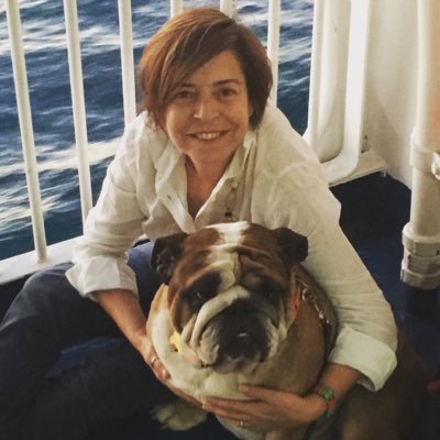 SilviaBerti's profile picture. Nata su un'isola, innamorata del suo bulldog. Vorrebbe ridere sempre, perlomeno sorridere... vive all'Isola d'Elba ed ha un blog di recensioni di libri
