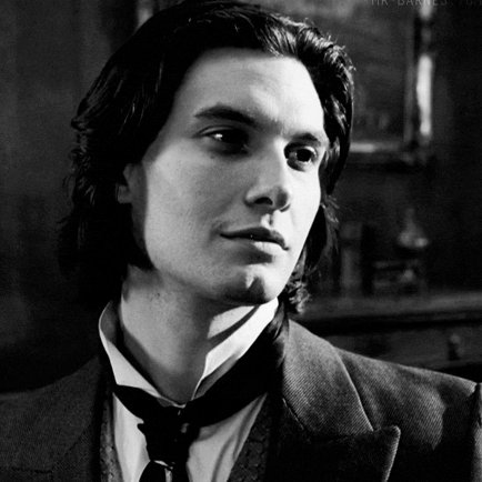 Clo_chann2's profile picture. Fils caché de Lily Evans et Severus Rogue, entame sa 7ème année à Poudlard chez les Serpentard. Sang-mêlé.