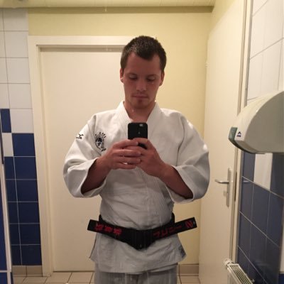 Greg211094's profile picture. 