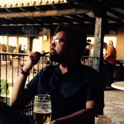 Abogado, lector y versificador de ocasiones perdidas.