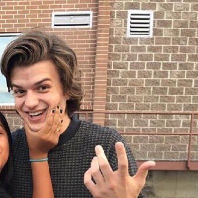 i probably like stranger things more than u so (other account @diorwiak)