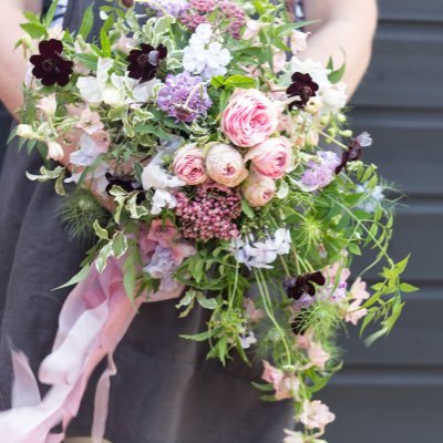 With a passion for anything floral, creating unique and stunning flower arrangements for weddings and events. becci.hobbs@gmail.com