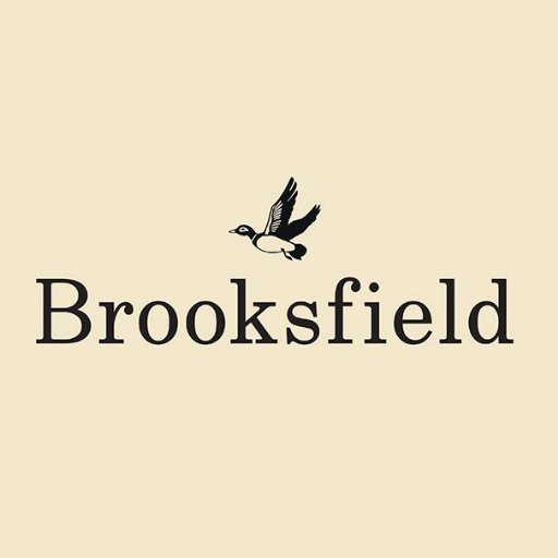Brooksfield es un estilo de vida, un modo de ser siempre más allá de la moda, una visión del mundo.