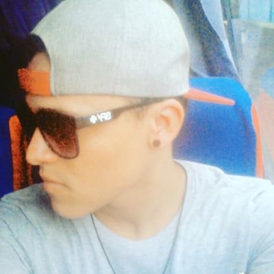 Esperando o dia que vou ficar rico, talvez conseguir muitos acessos no YouTube e muitos seguidores no Twitter, vivo de modinha não gostou problema o teu!!😜😛