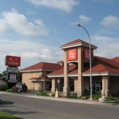 Econo Lodge Lethbridge offers guests comfortable accommodations fitted with modern and classic conveniences.
