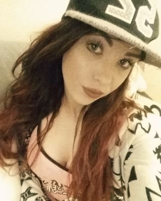Irish Girl 💚🌈☔ Music is life 🎧 🎶 Fashion 💇💅👠👑🎀💄💜 Gamer 🎮 Love Poker 🃏 420 🍀 Love food 🍔🍟🍕😂 Life is for living enjoy every moment