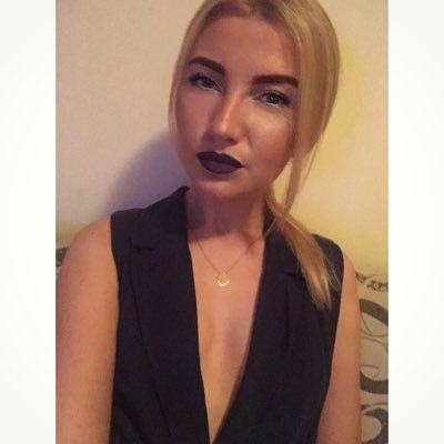 RoxManuela's profile picture. 