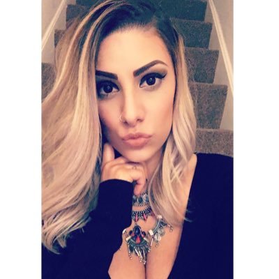 ------- Brazilian girl living in the UK -------- Play bass for Brit Pop Punk band @w4hband - Download our DEBUT SINGLE on iTunes: https://t.co/Hrtp4JuMNW