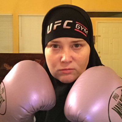Mother of 3, wife of 15 years, I train with UFC Sacramento. My Favorite MMA fighters are McGregor & Rousey! Degree's in Early Child Development and Art history.