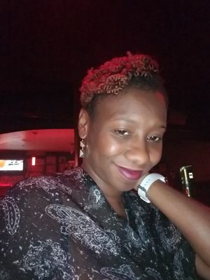 MadamDezod's profile picture.