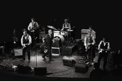 Stranger In Town staat gerant voor dampende live optredens met aansprekende bluestraditionals .