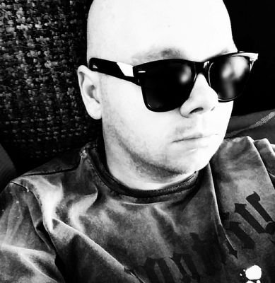 Un1v3rs4L's profile picture. non bio