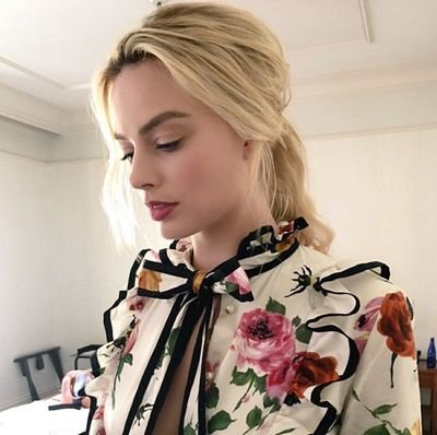 JokersToots's profile picture. Former Psychologist at Arkham Asylum. ~ So what if I'm crazy? The best people are. ~oh Poo! It's always about Batman! {Gotham RP} {Single}