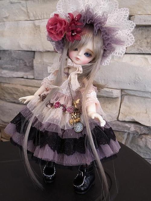 富士の麓で天然石巻いたり、ドールと戯れてたり、何か創ってたり、Qで写真撮ったり。
イベント時はディーラー名「きらり」として活動中。
最近の推し活：ミク、森久保、ライスシャワー。カメはじ、ガルパン、ゆるキャン△、山梨の温泉娘。宝灯桃汁とゆーご当地Vの人が気になりだしてる～。