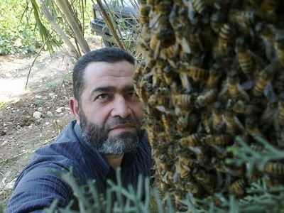 ‏قال المهلب : 

عجبت لمن يشتري المماليك بماله، ولا يشتري الأحرار بمعروفه. قال: ليس للأحرار ثمن إلا الإكرام فأكرم حرّاً تملكه.