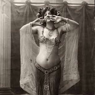 Belly dance lover, learner, and sometimes performer. All around Raqs Nerd! ACE Certified Group Fitness and Zumba Instructor