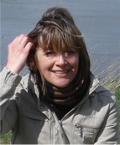 My Name is Simone Rosenbaum. I am 49 years old. I am German, born in Stade, grown up in Hamburg, staying in Greven by Muenster now.