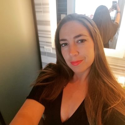 Proud Mom.🏆🏅Midwest wife. 🏡 Traveler. 🌎✈ Marketer. 💌 People watcher. 😎