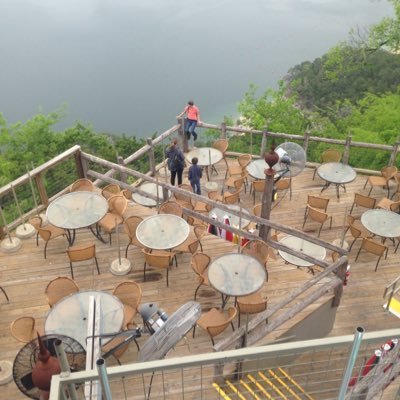 Waleed_ALbariki's profile picture. من يوم فضلتي علينا البعيدين صرتي عذاري بان منك التجني عيالك طردتينا وحنا المودين وخذتي عيال ٍ غيرنا بالتبني