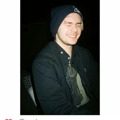Single/20/bisexual/I like to party( ROLEPLAYER)