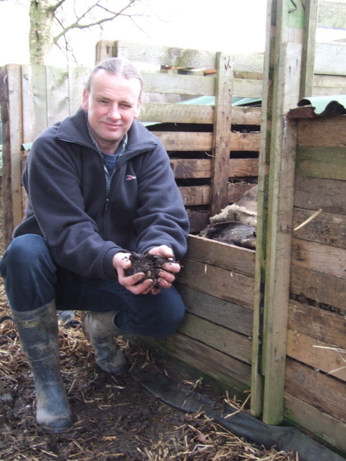 Compost in weeks.. No turning heaps!
Let nature do the work. The 'Quick Return' method uses a herbal activator -proven for over 70 years.