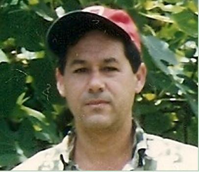 Brasileiro,cabelos preto,olhos castanho