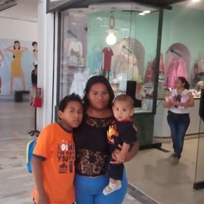 Mi esposa y mis hijos  y mis nietos