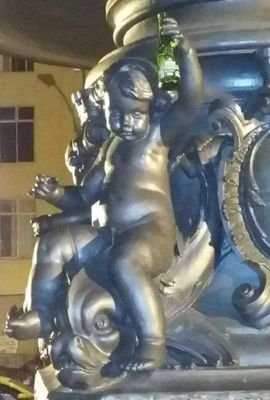 subversivalight's profile picture. 'O mundo é um moinho'