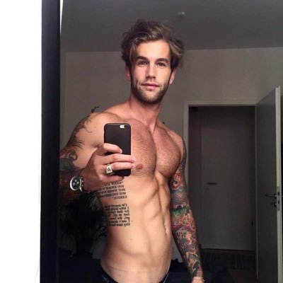 RPGFriedhartF's profile picture. Poufsouffle. ||“Seien Sie einfach artistisch”||“ Jedes Leben in seiner Freude, ganzer Freude hat sein Gesetz” animag: chien.