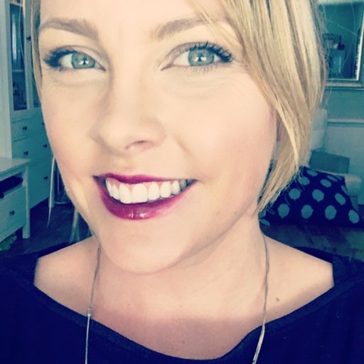 Freelance Content & Brand Strategist. Copywriter & Editor. Smartass.