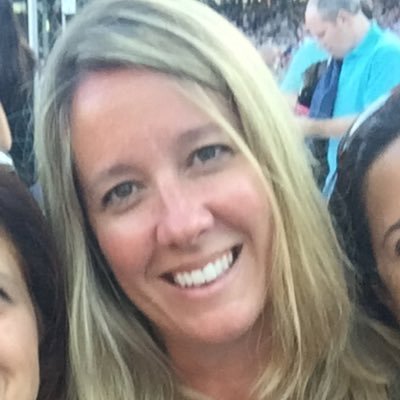 RachelHallLynn's profile picture. 