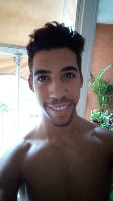 Decide en tiempo record y olvida el rencor y recuerda lo que el viejo dijo: Hijo, en lo que sea pero el mejor.