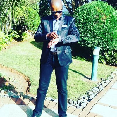 Assistant operations manager at The Manderson Hotel. part time Dj a hussler per say.. 7E0B8720/0738416159